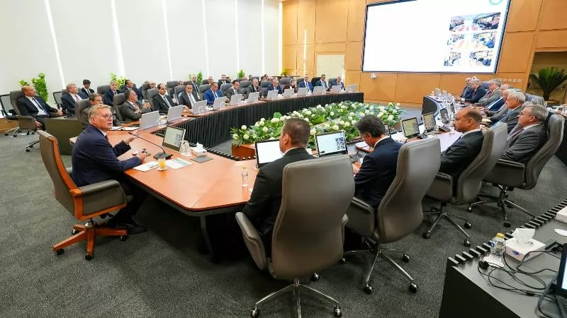 وزير البترول يناقش مع الشركات العالمية خطة تعزيز الإنتاج 